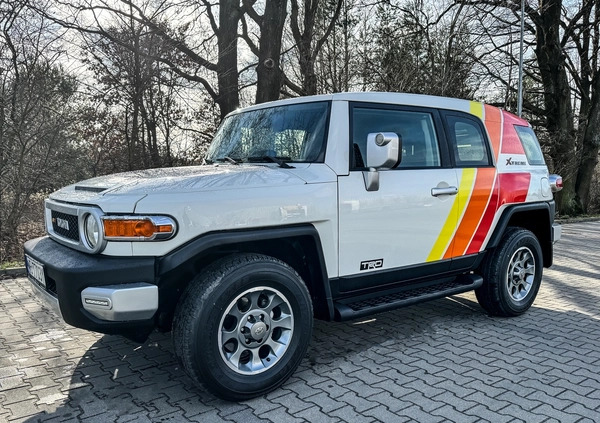 Toyota FJ cena 156900 przebieg: 86000, rok produkcji 2013 z Warszawa małe 301